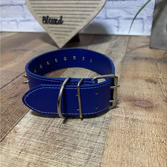 Blue spiked dog collar 
Approx measurements in photos - Picture 8 of 8